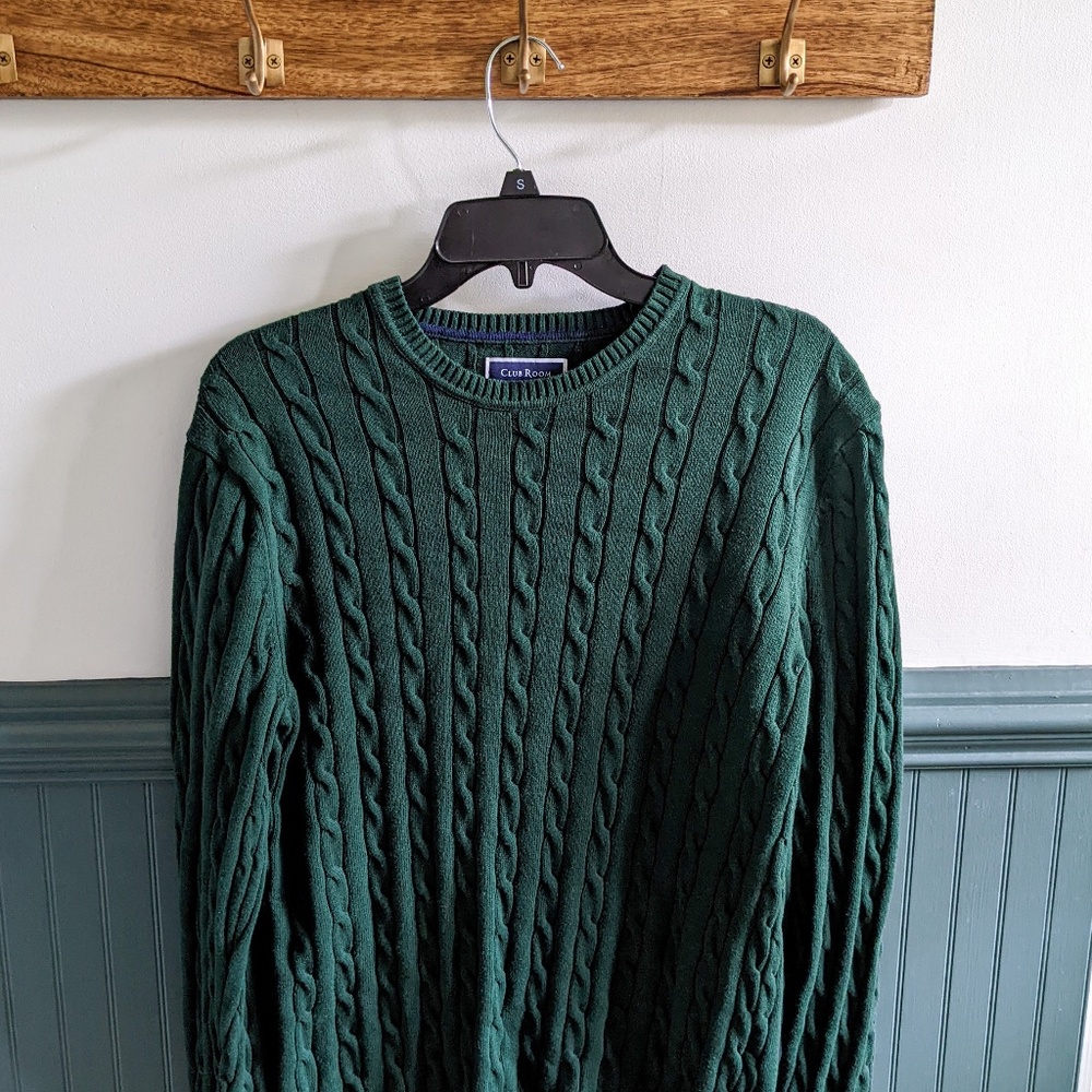Green cable knit long sleeve sweater